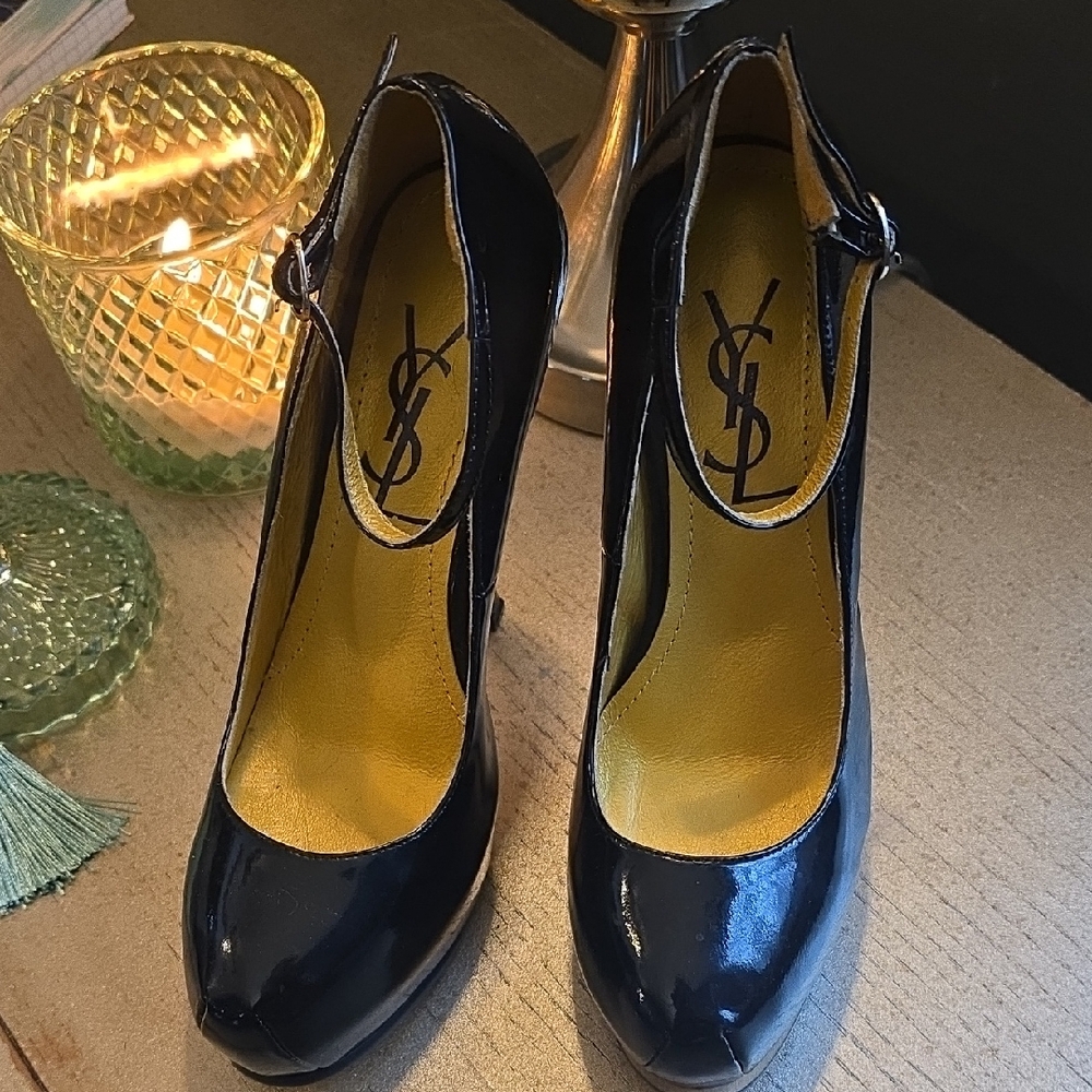 SALE🔥AUTHENTIC🔥💯 Yves Saint Laurent Black Patent Leather Heels